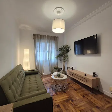 Moderno Con Garaje En 1a148 شقة