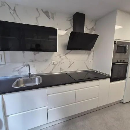 Moderno Con Garaje En 1a148 Apartment